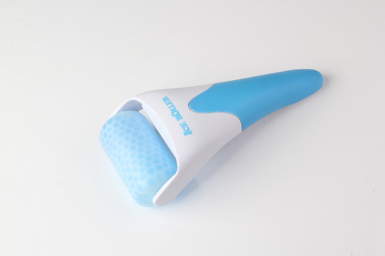 Cooling Ice Face Roller in blue